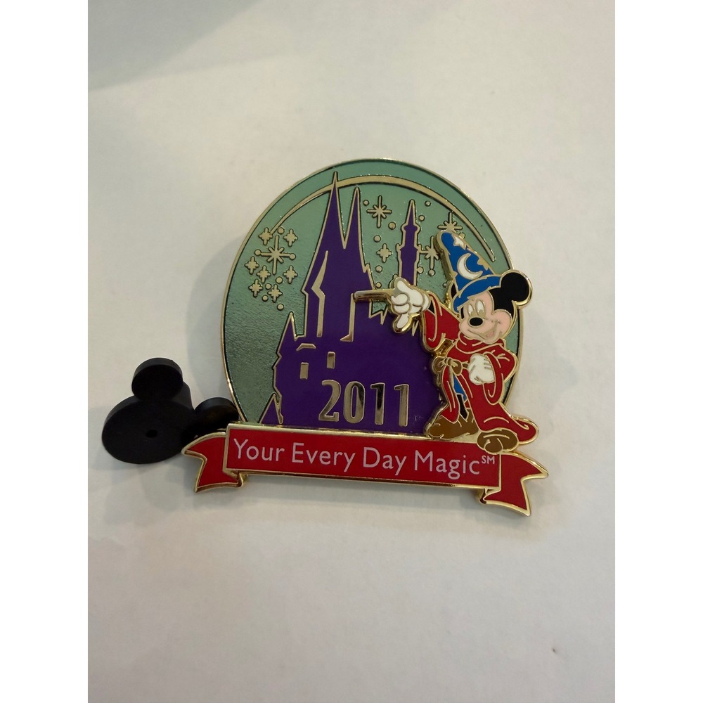 Disney 2011 Sorcerer Mickey Your Every Day Magic Visa Cardmember Exclusive Pin